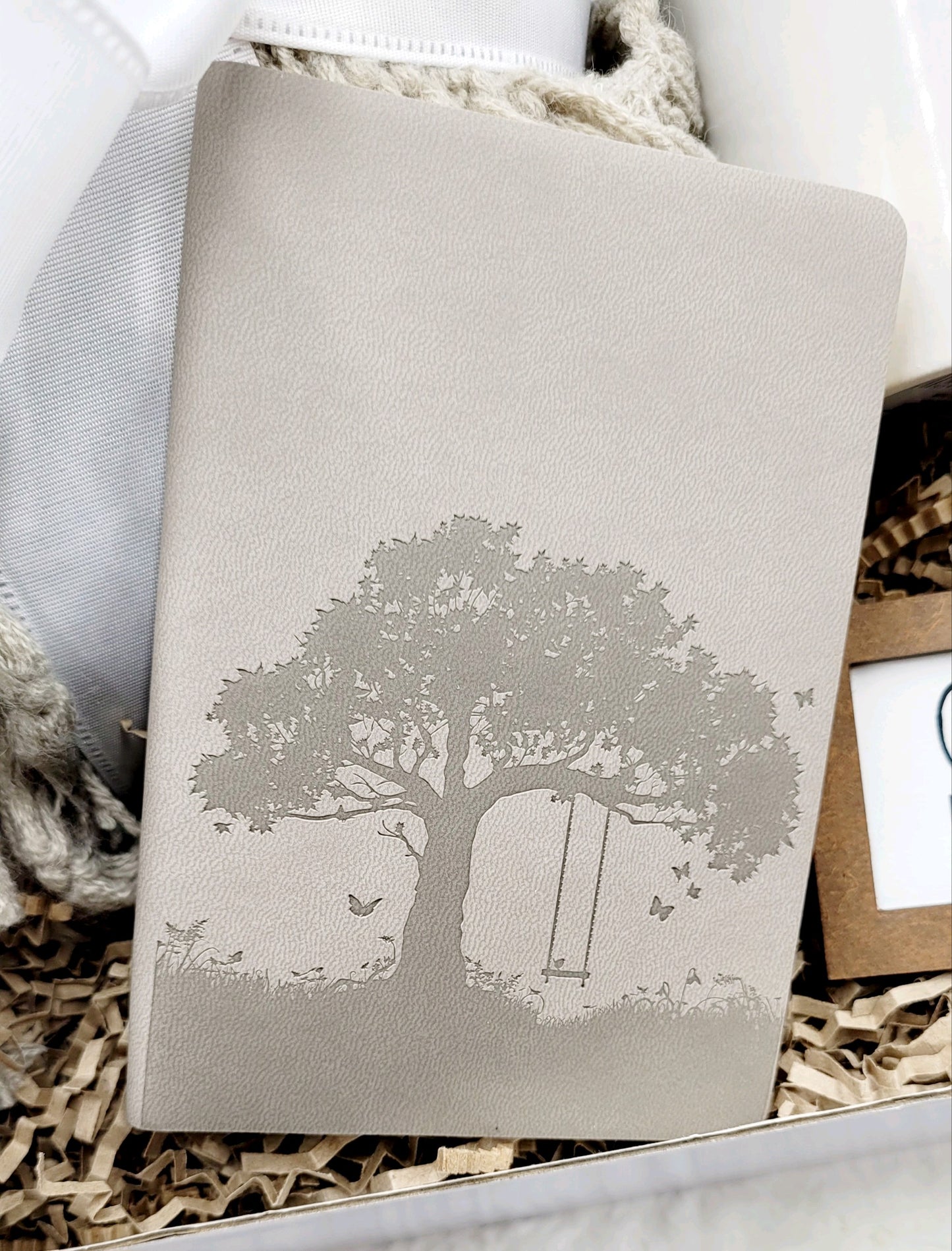 Wellness Gift Box – Cozy Blanket, Self-Care Essentials & Inspirational Decor Set