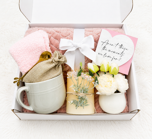 Cozy Pink Gift Box – Fuzzy Socks, Blanket & Candle Self-Care Set