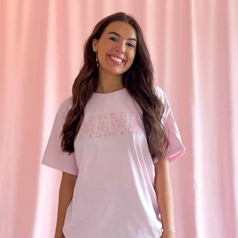 “MAMA” Pink Puff Letter T-Shirt – Unisex Mom Graphic Tee with Mini Hearts
