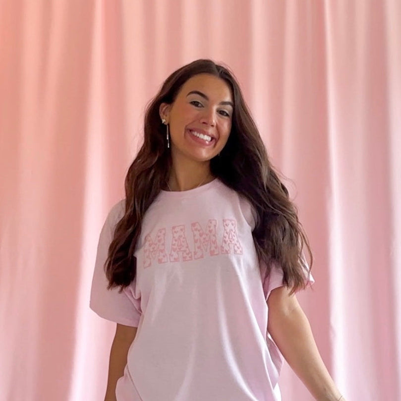 “MAMA” Pink Puff Letter T-Shirt – Unisex Mom Graphic Tee with Mini Hearts
