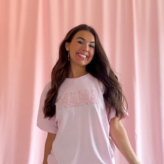 “MAMA” Pink Puff Letter T-Shirt – Unisex Mom Graphic Tee with Mini Hearts